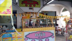 stall at Taon Sin in Phuket