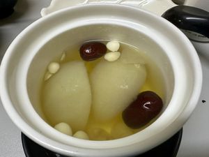 Pear and almond soup.  at Xing Hua Vegetarian 兴化美食 - Fortune Centre in Central Singapore