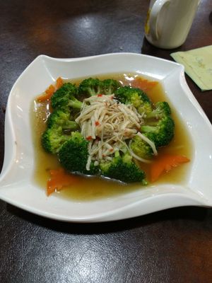 Broccoli at Xing Hua Vegetarian 兴化美食 - Fortune Centre in Central Singapore