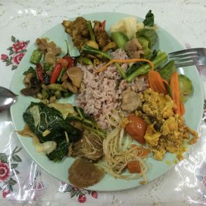 Example for a selection of dishes at Jay Vegetarian Restaurant in Bangkok