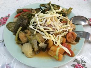 Example for a selection of dishes at Jay Vegetarian Restaurant in Bangkok