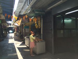 Restaurant in the alleyway between Pradiphat soi 6 and soi 8 at Jay Vegetarian Restaurant in Bangkok
