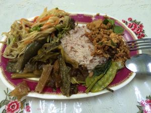 Example for a selection of vegan dishes at Jay Vegetarian Restaurant in Bangkok