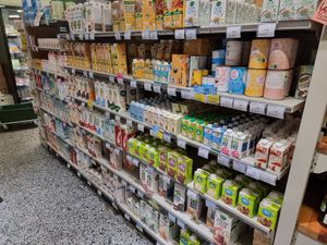 Plantbased milk drinks at Naturalia in Metz