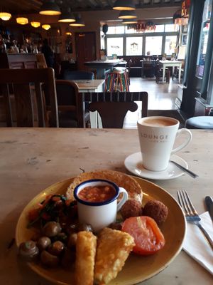 Vegan breakfast: falafel, hashbrowns,  mushrooms, beans and toast at Lounges - Rivo Lounge in Chippenham