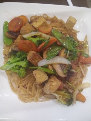 Vegan pan fried noodles with tofu at Clay Pot in Waco