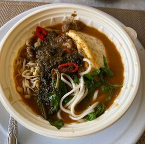 品馨蔬虾面 Pinxin Vegan Prawn Noodle "Har Mee" RM19
veganized with chili kombu soup broth cook with organic ramen, topped with fried mushrooms, tofu, bean sprouts, kangkung a at Green Bamboo Organic Shop in Kuala Lumpur