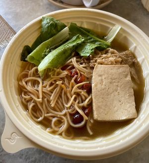 2. 瓦煲当归药材伊面 Herbal Claypot Yee Mee RM18 
 at Green Bamboo Organic Shop in Kuala Lumpur