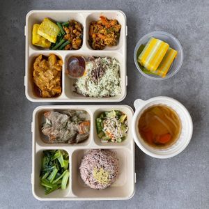 1马来香兰叶椰油饭 Nasi Lemak Pandan RM22

2.健康套餐Healthy Set Meal: RM20
A) 有机蔬菜豆包青咖喱Organic Green Curry w Mixed Vegetables Brown Rice Set
17.  at Green Bamboo Organic Shop in Kuala Lumpur