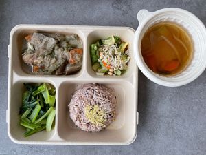 2.健康套餐Healthy Set Meal: RM20
A) 有机蔬菜豆包青咖喱Organic Green Curry w Mixed Vegetables Brown Rice Set
**Set meal comes also with a Vege (stir-fry green vege),  at Green Bamboo Organic Shop in Kuala Lumpur