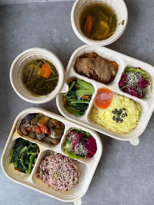 1.黄姜素G饭 Vegan Chicken Rice RM24

2. Healthy Set Meal: RM22 
A) 有机叁巴茄子 Organic Brinjals With Tempeh and Ladyfingers at Green Bamboo Organic Shop in Kuala Lumpur