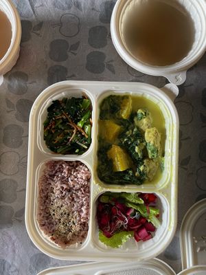 B）椰奶有机摩罗叶金瓜 Masak Lemak Organic Mulukkiya with Pumpkin
**Set meal comes also with a organic Vege ( stir-fry green vege), organic salad or fruit, organic brown  at Green Bamboo Organic Shop in Kuala Lumpur