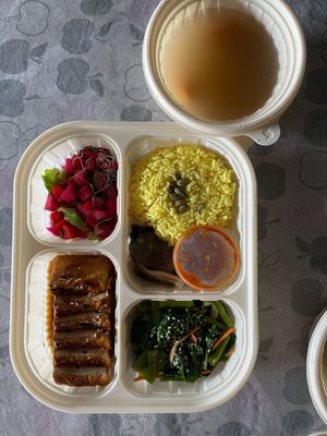 1.黄姜素G饭 Teriyaki Tofu Turmeric Rice RM25
Steamed and pan fried Marinated Teriyaki *Tofu with Turmeric White *rice, blanched *veges, *salad/fruit, *ginger paste king oyster at Green Bamboo Organic Shop in Kuala Lumpur