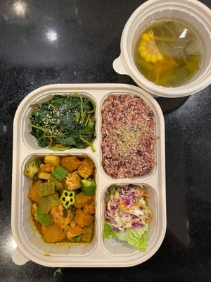 2.健康套餐Healthy Set Meal: RM25 

b) 有机天贝苦瓜金瓜 Stir Fry Organic Tempeh with Pumpkin and Bitter Gourd
*Set meal comes also with a Vege ( stir-fry green vege), at Green Bamboo Organic Shop in Kuala Lumpur