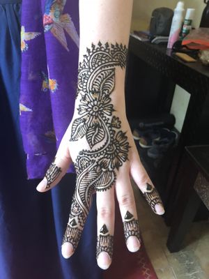 Example of vegan henna at Marrakech Henna Art Cafe in Marrakech