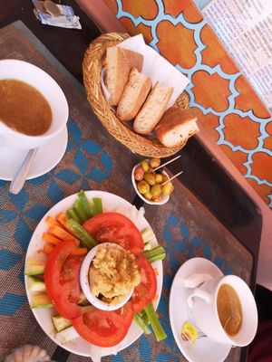 Raw vegetables with hummus at Marrakech Henna Art Cafe in Marrakech