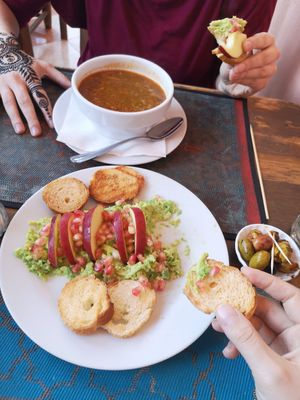 Lentilsoup, avocado toast an Henna Art at Marrakech Henna Art Cafe in Marrakech