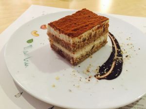 Tirawmisú at Mantra Raw in Milan