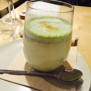 matcha almond milk at Mantra Raw in Milan