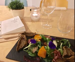 Rawvegan cheese cheddar and cashew cheese at Mantra Raw in Milan