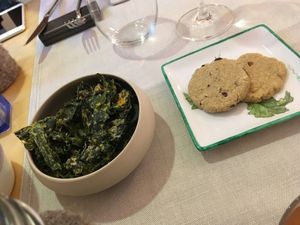 Kale chips and cookies at Mantra Raw in Milan