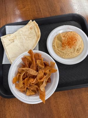 Pita bread and hummus with complimentary pita chips at D's Mediterranean Grill in Waco