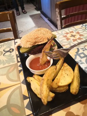 Burger at VEGA - Luna in Madrid