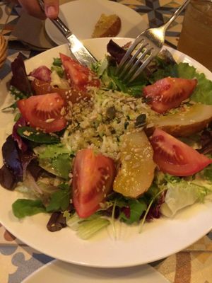 Tasty salad with pear at VEGA - Luna in Madrid