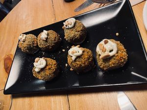 Albóndigas de parmesano y espinacas con veganesa de anacardos   at VEGA - Luna in Madrid