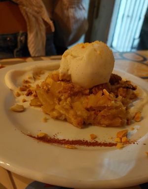 Apple crumble at VEGA - Luna in Madrid