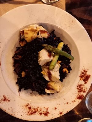 Arroz negro con no calamares at VEGA - Luna in Madrid