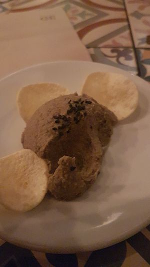 Lentil hummus at VEGA - Luna in Madrid