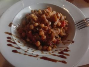 Main course of the day: chick peas with mushrooms and sun-dried tomatoes. at VEGA - Luna in Madrid