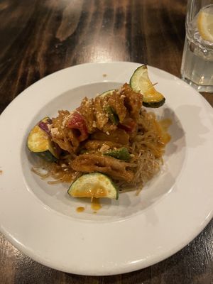 Brochetas de heura y verduras con salsa satay y fideos de boniato  at VEGA - Luna in Madrid