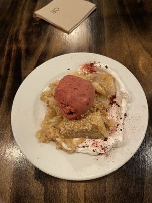 Crumble de pera, arándanos y frambuesa con helado de mora y cremoso de jengibre  at VEGA - Luna in Madrid