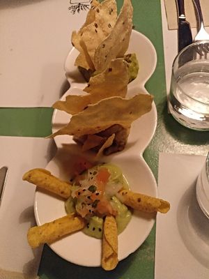 Starters / mushy peas, babaganoush, guacamole +pico de gallo at VEGA - Luna in Madrid