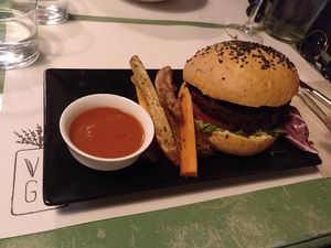 Vegan burger at VEGA - Luna in Madrid