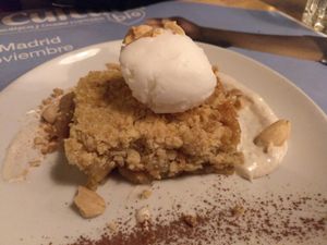 Dessert / Banana and apple crumble at VEGA - Luna in Madrid