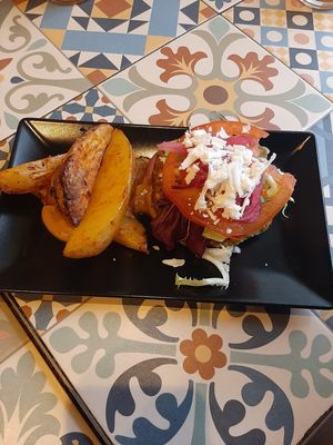 Quinoa burger with homemade wedges at VEGA - Luna in Madrid