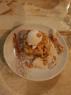 Apple crumble with coconut ice cream at VEGA - Luna in Madrid