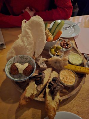 The Antipasti platter at Hagedis in The Hague