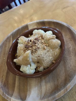 Bloemkoolgratin met cashewnotensaus en dukkah 9,00€  at Hagedis in The Hague