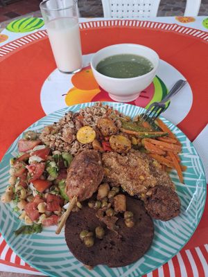 Almuerzo bufete at Sri Gopal in Villavicencio
