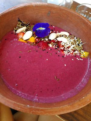 Smoothie bowl (banana instead of avocado) at Shantaram Raw in Arambol