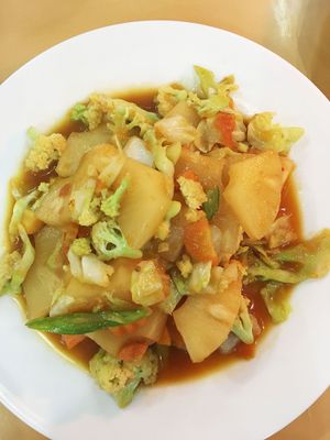 Pineapple Curry at Sun Flower Restaurant in Nyaungshwe