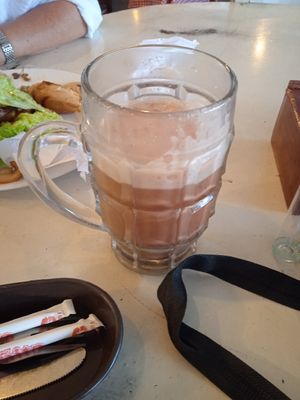 Milo en leche vegetal, estaba regular at Govinda's - Parque Berrio in Medellin