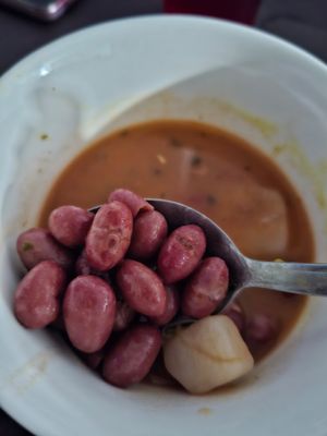 Deliciosos frijoles con papa, tenían mucho sabor. at Govinda's - Parque Berrio in Medellin