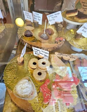 Jammy dodgers,  cake pops at Muir's Tea Room in Sebastopol