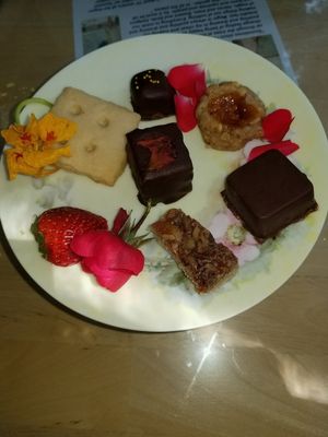 6 piece sampler at Muir's Tea Room in Sebastopol