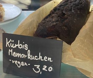 Vegan marble pumpkin cake covered in chocolate chips   at Coffee Pirates in Essen